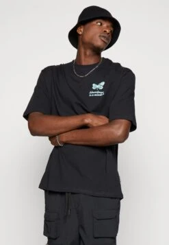 YOURTURN Chest Tee Unisex - T-Shirt Print - 802 - Black -Yourturn 0df043f7336d4498b652bc179d5ab6ee