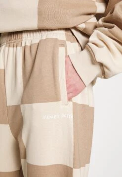 YOURTURN Unisex - Trainingsbroek - Beige -Yourturn 36df42ddf7b9487a9196e20f8c749a1c