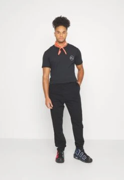 YOURTURN Unisex - Trainingsbroek - Black 15 YOURTURN Unisex - Trainingsbroek - Black -Yourturn 4726d7ee4d5647f8a5f5c8ffe5554ff0