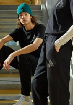 YOURTURN Wincent Weiss Basic - Trainingsbroek - Black -Yourturn 6a05674027494daba39be921802cf4df