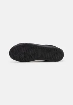 YOURTURN Unisex - Sneakers Laag - Black 12 YOURTURN Unisex - Sneakers Laag - Black -Yourturn 8dfa14378f2c446396880c9788f41a86