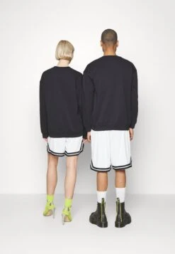 YOURTURN Care Bears Unisex - Sweater - Black 10 YOURTURN Care Bears Unisex - Sweater - Black -Yourturn ad1423c1c9224e00a9e3a94492a41f76