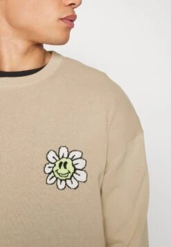 YOURTURN Crewneck With A Flower - Trui - Beige -Yourturn dfaed8f3ebab418ea73d63153f391822