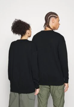 YOURTURN Crewneck With A Flower - Trui - Black -Yourturn ec1468a3d6e24b2fb00c7214c47d1a3b