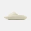 YOURTURN Badslippers - Off-White 1 YOURTURN Badslippers - Off-White -Yourturn fd37a663afb74fa99ae4d28d3115916d